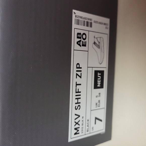 ABEO MXV Shift Zip new black suede and leather, size 7, bootie. - Picture 2 of 6